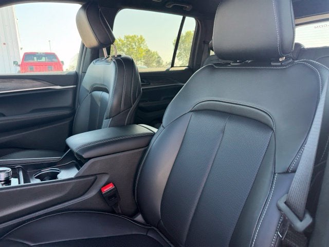 2027 Jeep Grand Cherokee GRAND CHEROKEE LIMITED 4X4
