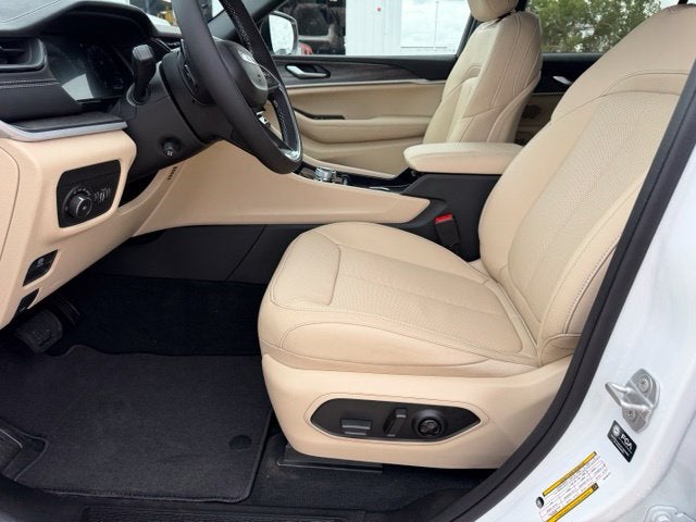 2027 Jeep Grand Cherokee GRAND CHEROKEE LIMITED 4X4