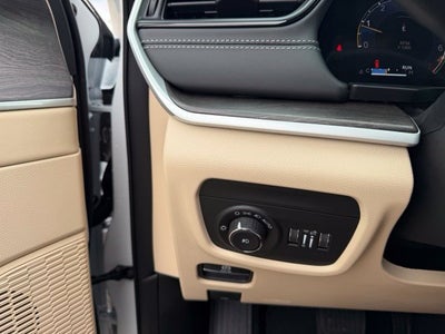 2027 Jeep Grand Cherokee GRAND CHEROKEE LIMITED 4X4