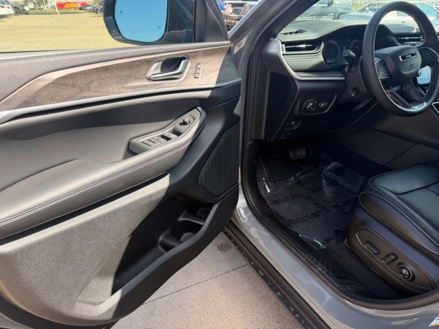 2027 Jeep Grand Cherokee GRAND CHEROKEE LIMITED 4X4
