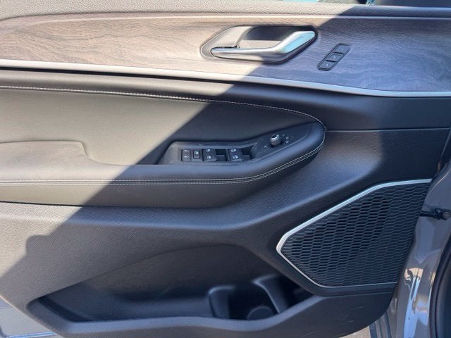 2027 Jeep Grand Cherokee L Limited Reserve