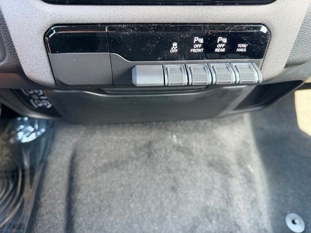2026 RAM 1500 RAM 1500 EXPRESS CREW CAB 4X4 5'7' BOX