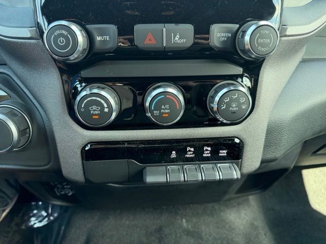 2026 RAM 1500 RAM 1500 EXPRESS CREW CAB 4X4 5'7' BOX