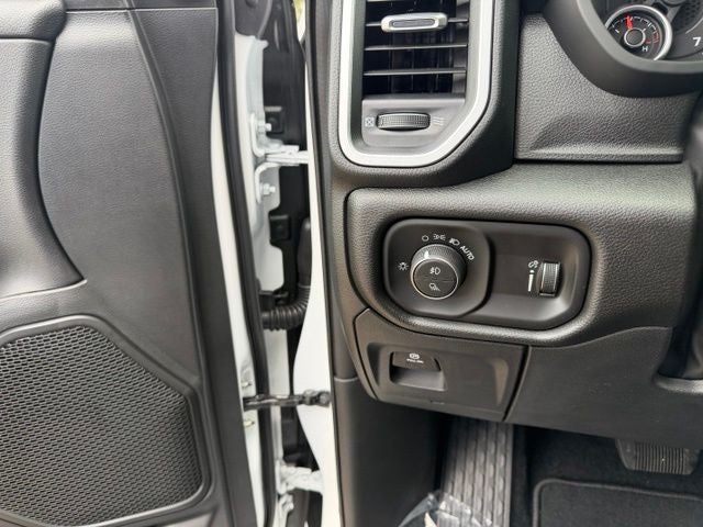 2026 RAM 1500 RAM 1500 EXPRESS CREW CAB 4X4 5'7' BOX