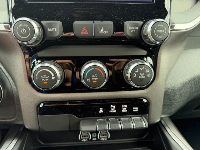2026 RAM 1500 RAM 1500 EXPRESS CREW CAB 4X4 5'7' BOX