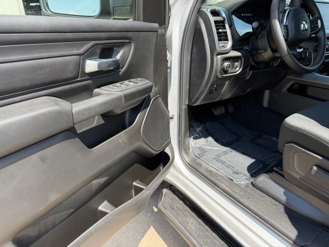 2026 RAM 1500 RAM 1500 EXPRESS CREW CAB 4X4 5'7' BOX