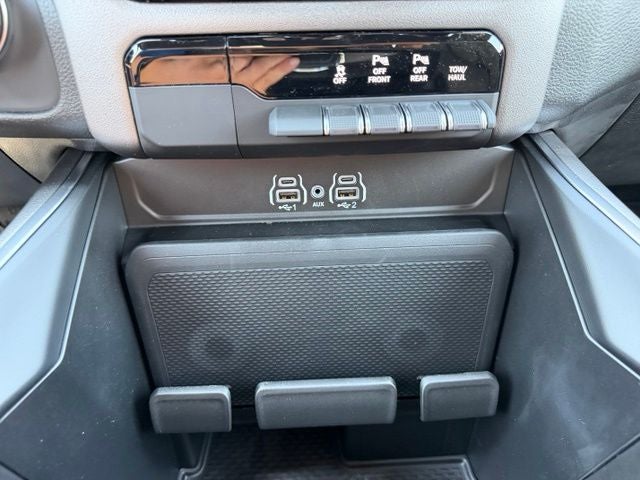 2026 RAM 1500 RAM 1500 EXPRESS CREW CAB 4X4 5'7' BOX
