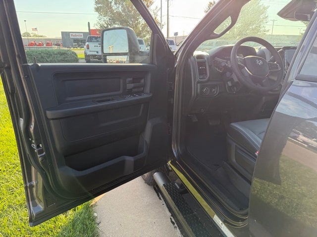 2026 RAM 3500 RAM 3500 TRADESMAN CREW CAB 4X4 8' BOX