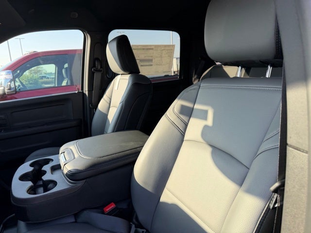 2026 RAM 3500 RAM 3500 TRADESMAN CREW CAB 4X4 8' BOX