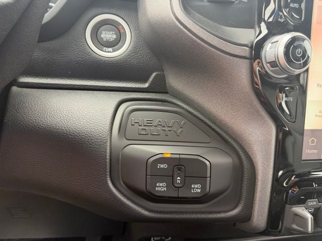 2026 RAM 3500 RAM 3500 TRADESMAN CREW CAB 4X4 8' BOX