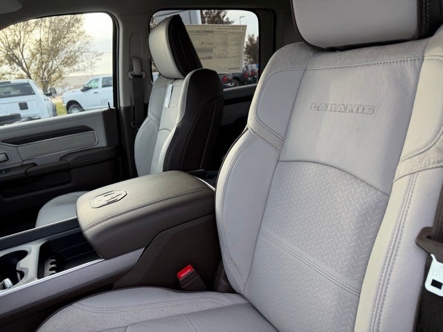 2026 RAM 3500 RAM 3500 LARAMIE CREW CAB 4X4 8' BOX