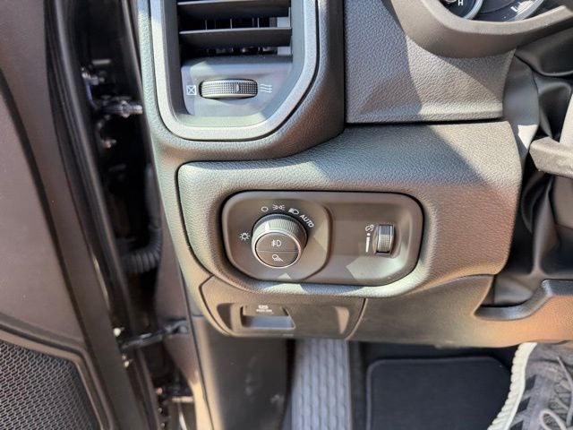 2026 RAM 1500 RAM 1500 EXPRESS CREW CAB 4X4 5'7' BOX