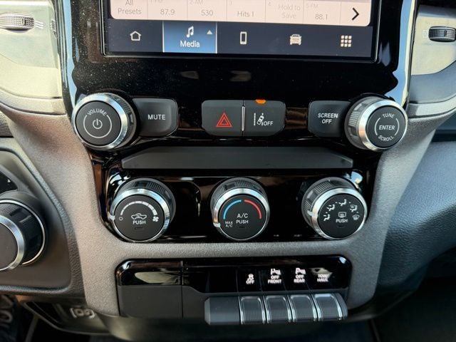 2026 RAM 1500 RAM 1500 EXPRESS CREW CAB 4X4 5'7' BOX