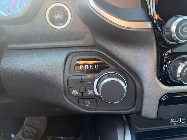 2026 RAM 1500 RAM 1500 EXPRESS CREW CAB 4X4 5'7' BOX