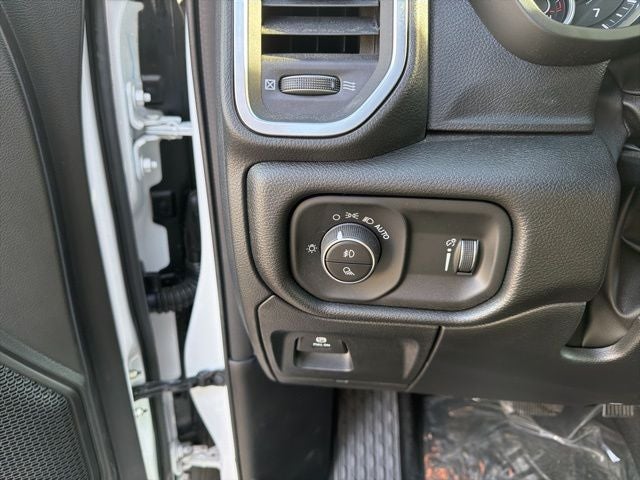 2026 RAM 1500 RAM 1500 EXPRESS CREW CAB 4X4 5'7' BOX