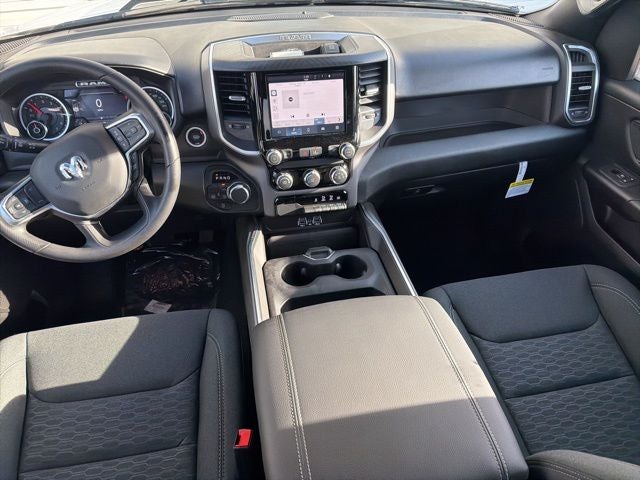 2026 RAM 1500 RAM 1500 EXPRESS CREW CAB 4X4 5'7' BOX