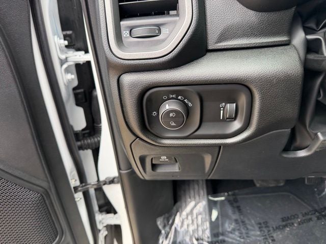 2026 RAM 1500 RAM 1500 EXPRESS CREW CAB 4X4 5'7' BOX