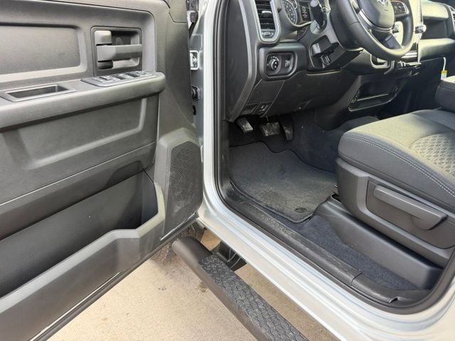 2026 RAM 2500 RAM 2500 BLACK EXPRESS CREW CAB 4X4 6'4' BOX
