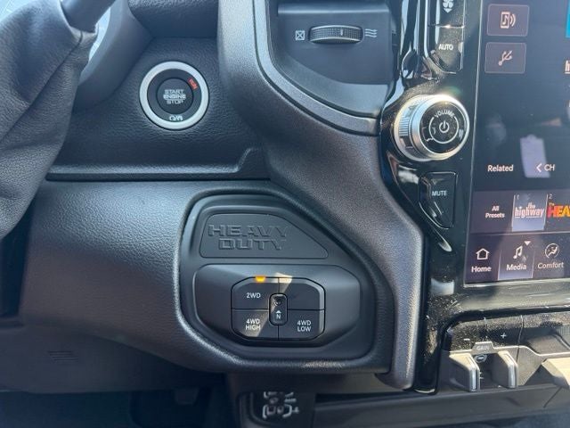 2026 RAM 2500 RAM 2500 BLACK EXPRESS CREW CAB 4X4 6'4' BOX